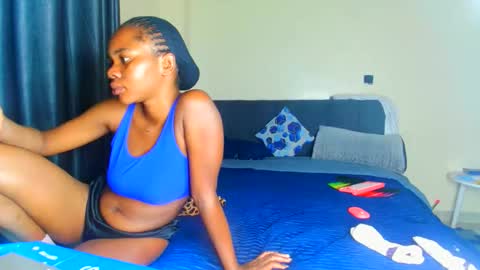 Snapshot of shee13 chatting on November 12, 2025, 7:09 am shee13 online show from November 12, 2025, 7:09 am