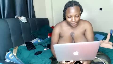 shee13 online show from December 22, 2025, 2:19 am