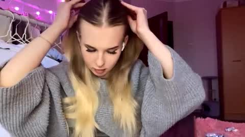 Jenny online show from September 19, 2025, 3:02 pm