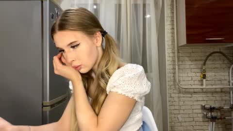 Jenny online show from September 22, 2025, 9:28 pm