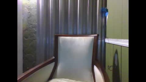 Snapshot of shelbyannn chatting on October 25, 2025, 2:30 am Red online show from October 25, 2025, 2:30 am