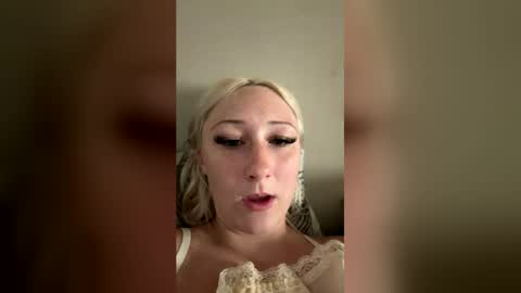 shellbell00 online show from June 1, 2026, 3:25 pm