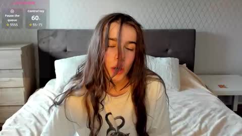 Snapshot of shelyymoon chatting on September 28, 2025, 1:05 pm ShelyMoon online show from September 28, 2025, 1:05 pm