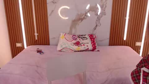 shena_nomy1 online show from October 18, 2025, 3:20 am