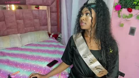 shenielxxx online show from June 7, 2026, 7:01 am