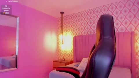 SHENOA online show from October 2, 2025, 7:43 pm