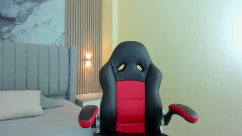 SHENOA online show from October 6, 2025, 7:44 pm