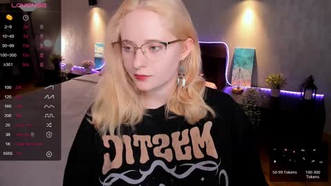 Snapshot of sheslinki chatting on February 4, 2025, 9:17 am Hello guys my name is Aemilia online show from February 4, 2025, 9:17 am