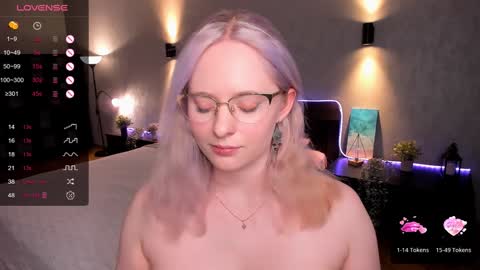 Snapshot of sheslinki chatting on February 8, 2025, 10:07 am Hello guys my name is Aemilia online show from February 8, 2025, 10:07 am