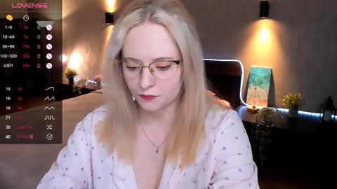 Snapshot of sheslinki chatting on February 15, 2025, 9:27 am Hello guys my name is Aemilia online show from February 15, 2025, 9:27 am