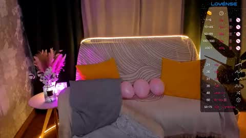 Snapshot of sheslinki chatting on February 15, 2026, 7:51 am Hello guys my name is Aemilia online show from February 15, 2026, 7:51 am