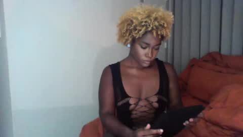 Snapshot of shexxxclusive chatting on October 14, 2025, 4:24 am shexxxclusive online show from October 14, 2025, 4:24 am