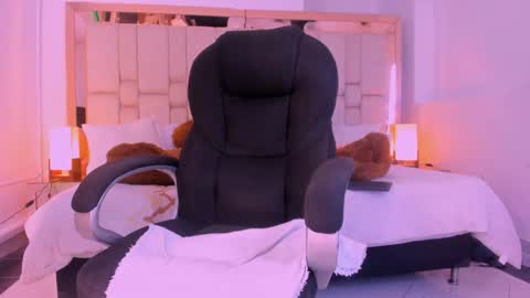 Sheyla Bakerr  online show from January 15, 2025, 2:02 pm