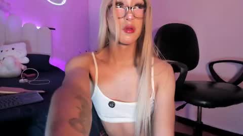 Snapshot of shine_lennox chatting on July 6, 2026, 10:12 pm Sharon Lennox online show from July 6, 2026, 10:12 pm