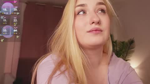 Snapshot of shine_polly chatting on December 31, 2024, 10:34 pm Polly online show from December 31, 2024, 10:34 pm