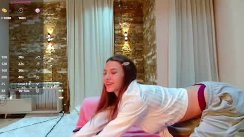 Snapshot of shinechanel chatting on September 16, 2025, 5:47 pm ShineChanel online show from September 16, 2025, 5:47 pm