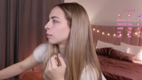 Snapshot of shinybarbie chatting on September 30, 2025, 6:29 am Julia online show from September 30, 2025, 6:29 am