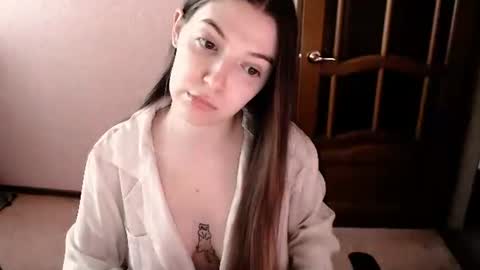shiraha___rafieru online show from May 20, 2026, 12:11 pm