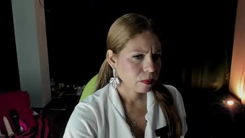 Snapshot of shirly_vannicelli chatting on November 4, 2025, 3:38 am shirly online show from November 4, 2025, 3:38 am