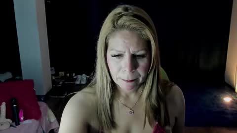 Snapshot of shirly_vannicelli chatting on November 10, 2025, 4:22 am shirly online show from November 10, 2025, 4:22 am