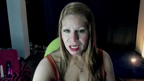 Snapshot of shirly_vannicelli chatting on November 14, 2025, 3:49 am shirly online show from November 14, 2025, 3:49 am