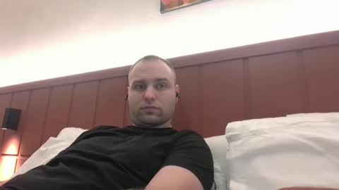 Snapshot of shmele_04 chatting on November 18, 2025, 12:20 pm shmele_04 online show from November 18, 2025, 12:20 pm