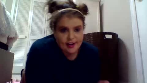 Snapshot of shmuberryfarms chatting on December 24, 2024, 12:22 am shmooinaround online show from December 24, 2024, 12:22 am
