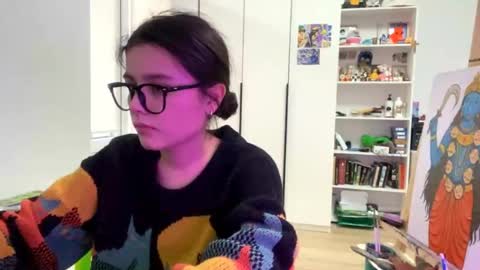 Marie online show from April 17, 2026, 1:58 pm