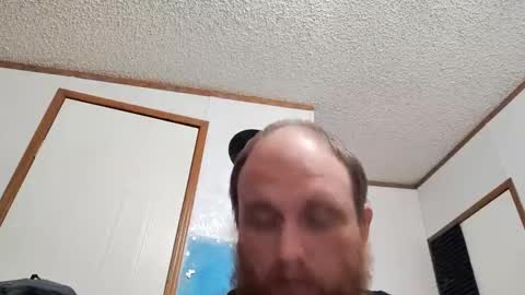 Snapshot of shortstroke86 chatting on February 19, 2025, 1:40 am shortstroke86 online show from February 19, 2025, 1:40 am