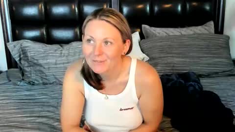 shortstuff79 online show from November 16, 2025, 7:30 pm