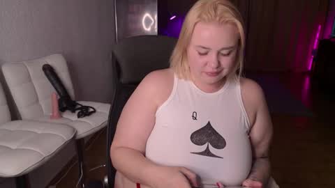 Mimi   online show from November 21, 2025, 6:06 pm