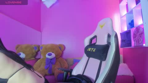 ZUMY ANGELS online show from October 31, 2025, 4:57 am