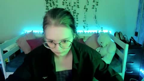 shy_elina01 online show from October 10, 2025, 10:36 am