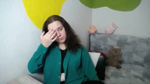 shy_lil online show from November 6, 2025, 2:29 pm