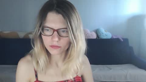Snapshot of shy_moony chatting on October 20, 2025, 12:38 pm just Alex online show from October 20, 2025, 12:38 pm