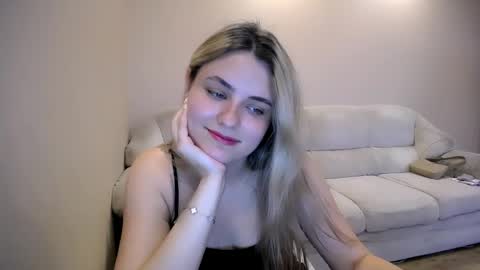 shy_sabrina_ online show from June 3, 2026, 1:03 pm