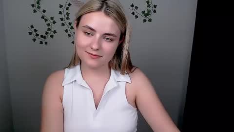 shy_sabrina_ online show from July 2, 2026, 12:55 pm