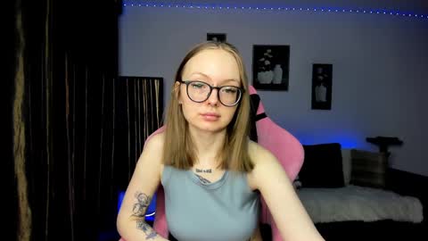 Snapshot of shy_suchka chatting on January 12, 2025, 8:25 pm Melissa online show from January 12, 2025, 8:25 pm