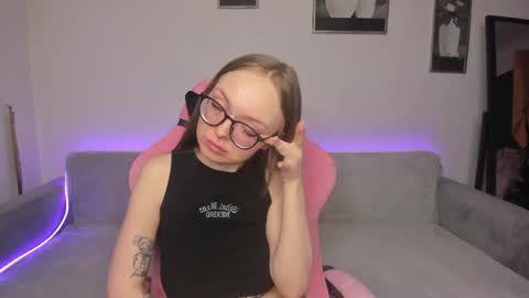 Snapshot of shy_suchka chatting on February 13, 2025, 9:27 pm Melissa online show from February 13, 2025, 9:27 pm