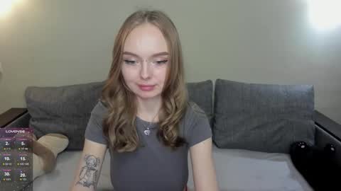 Snapshot of shy_suchka chatting on September 21, 2025, 9:16 pm Melissa online show from September 21, 2025, 9:16 pm