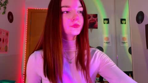 Snapshot of shybella_girl chatting on December 5, 2024, 6:43 am Bella online show from December 5, 2024, 6:43 am