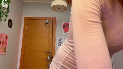 Snapshot of shybella_girl chatting on December 5, 2024, 9:50 am Bella online show from December 5, 2024, 9:50 am