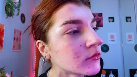 Snapshot of shybella_girl chatting on December 9, 2024, 6:55 am Bella online show from December 9, 2024, 6:55 am
