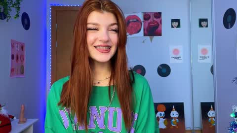 Snapshot of shybella_girl chatting on December 17, 2024, 6:56 am Bella online show from December 17, 2024, 6:56 am
