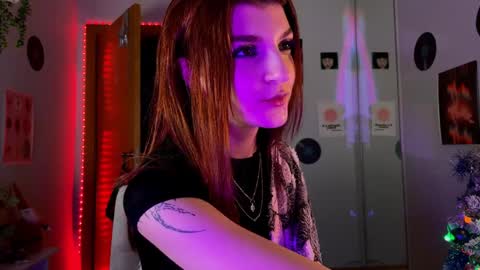 Snapshot of shybella_girl chatting on December 23, 2024, 6:33 am Bella online show from December 23, 2024, 6:33 am