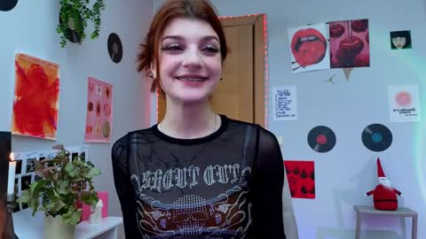 Snapshot of shybella_girl chatting on December 27, 2024, 8:13 am Bella online show from December 27, 2024, 8:13 am