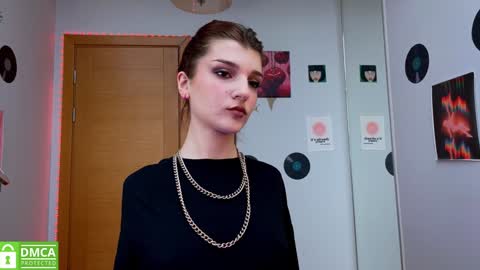 Snapshot of shybella_girl chatting on January 23, 2025, 8:36 am Bella online show from January 23, 2025, 8:36 am