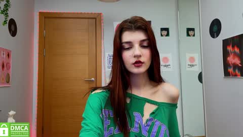 Snapshot of shybella_girl chatting on January 27, 2025, 12:37 pm Bella online show from January 27, 2025, 12:37 pm