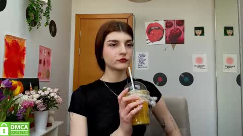 Snapshot of shybella_girl chatting on March 11, 2025, 7:58 am Bella online show from March 11, 2025, 7:58 am