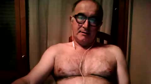 shymmy10 online show from April 19, 2026, 3:28 am